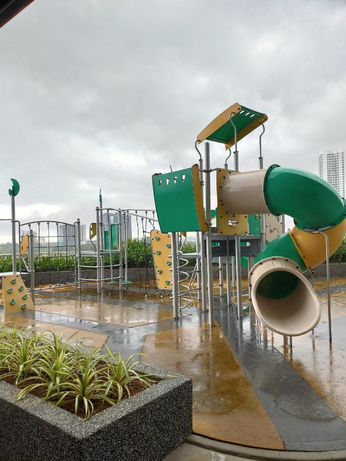 D Bunga مسلم Homestay Pool View Legoland Nusajaya Nusajaya  Exterior foto