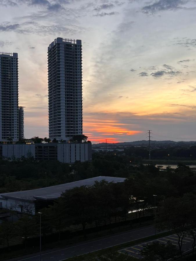 D Bunga مسلم Homestay Pool View Legoland Nusajaya Nusajaya  Exterior foto